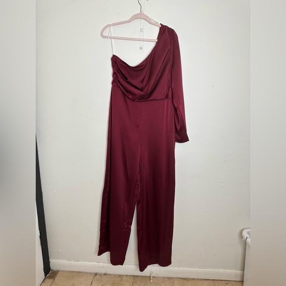 Lulu’s Wine Red Burgundy Satin One-Shoulder Jumpsuit size XL - Picture 6 of 14